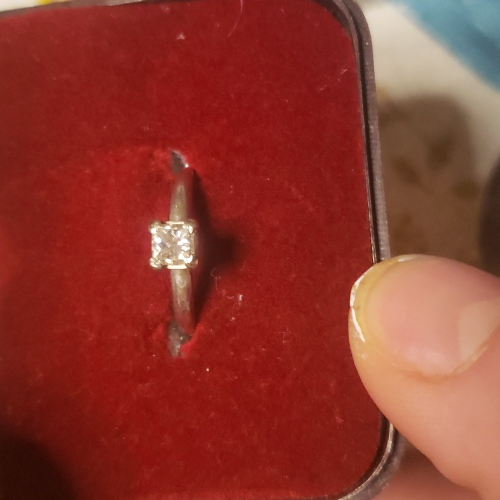 Engagement ring set - Picture 2 of 3